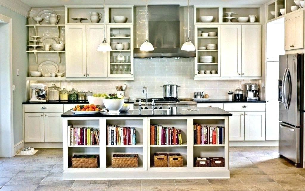Si vous avez assez d’espace libre, décorez les étagères de la cuisine avec vos ustensiles.