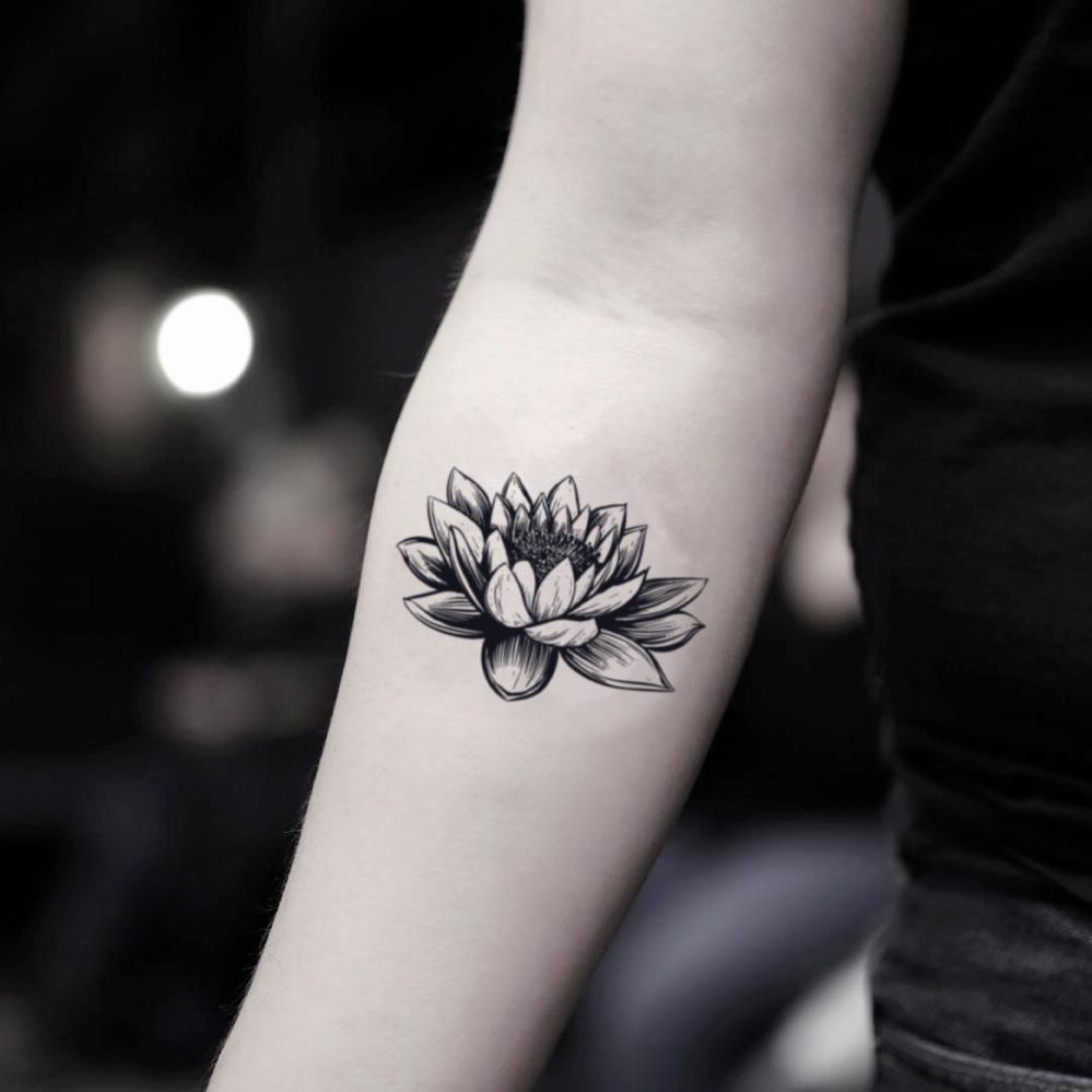 Une autre conception populaire, semblable à la fleur de lys, est la fleur de lotus. Ses significations sont nombreuses.