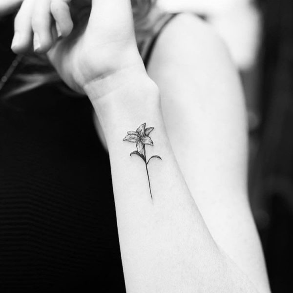 40 idées de tatouage fleur de lys et son signification Mode et Beauté, Tatouage ZENIDEES