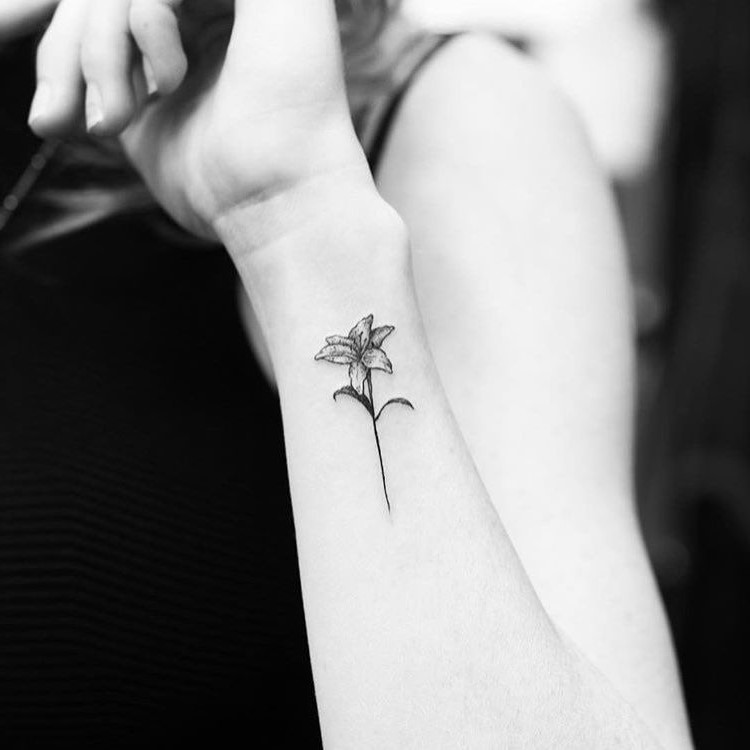 Avant de décorer votre corps avec un tatouage de fleur de lys, vous devez explorer la signification qu’il comporte.