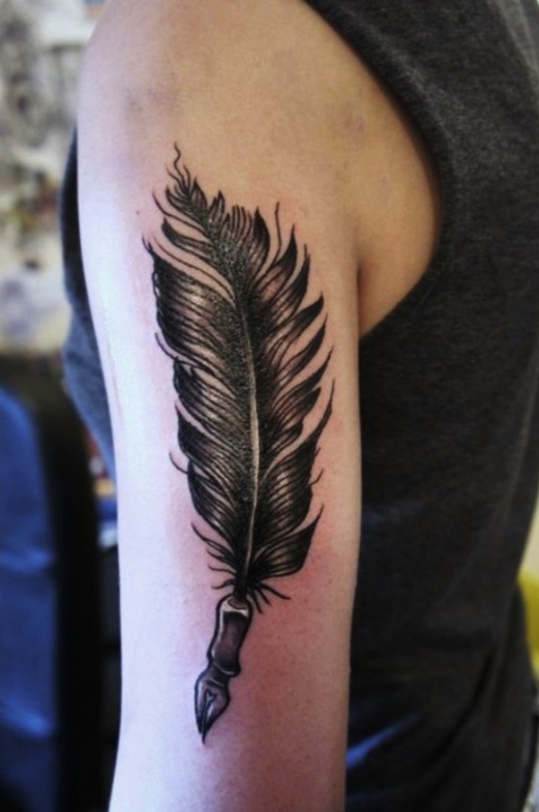 Les plumes sont des motifs très courants dans l'art du tatouage.