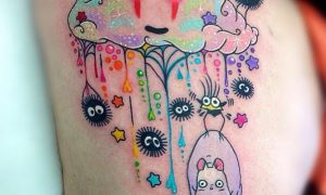 Totoro tattoo de style à l'aquarelle