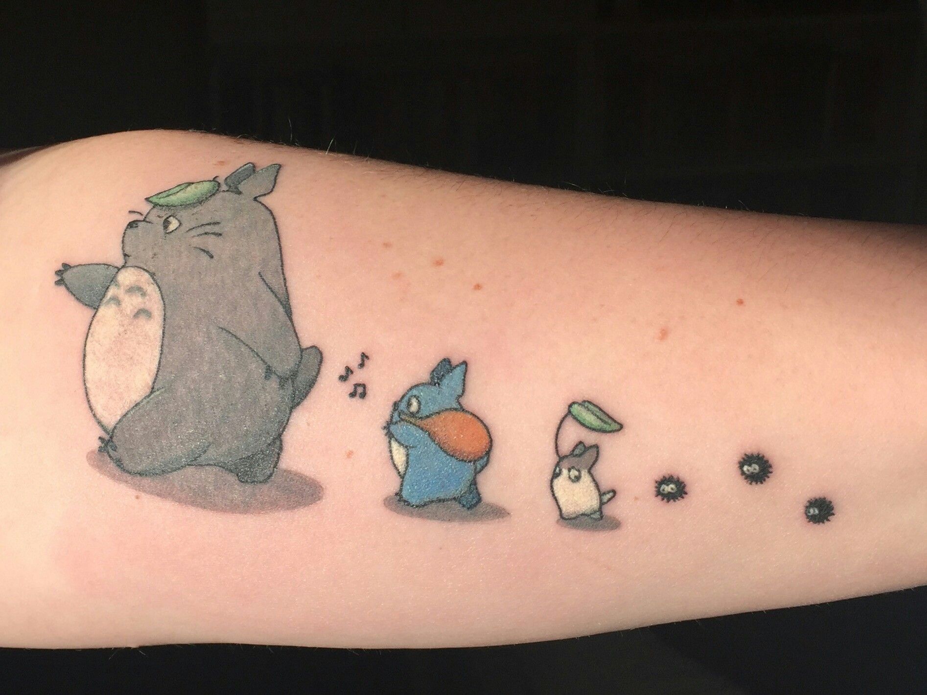 Tatouage Totoro avec des copains