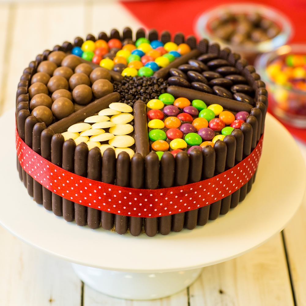 Gâteau au chocolat avec des bonbon M&M
