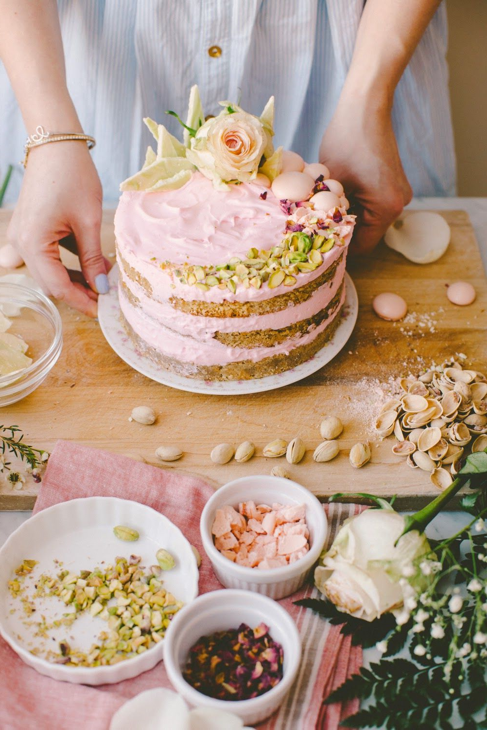 Comment décorer facilement un gâteau nu?