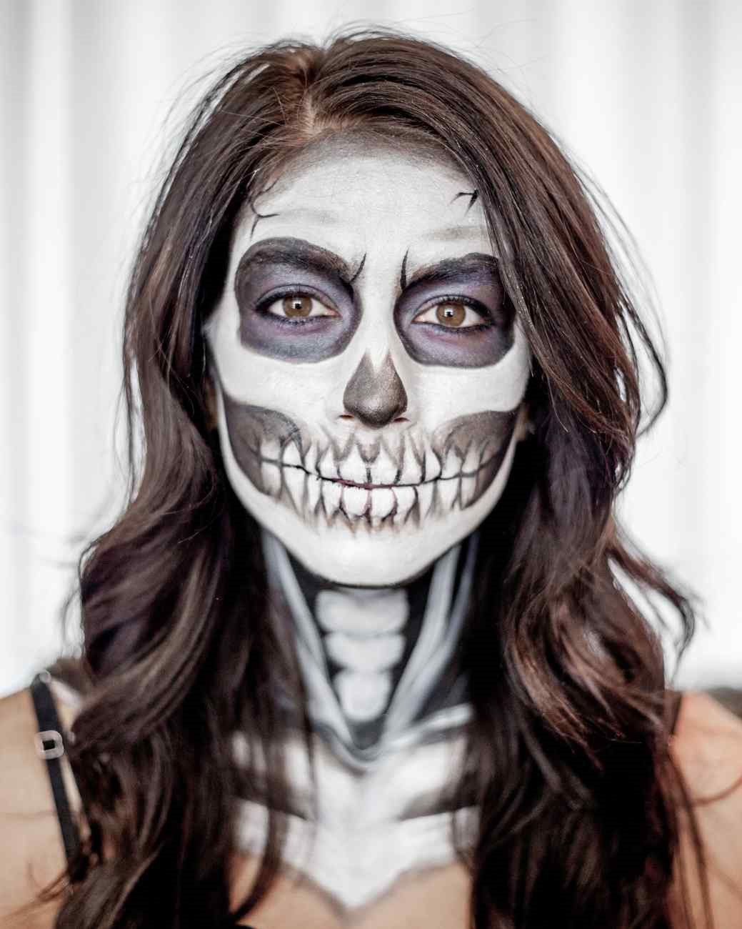 Maquillage d'Halloween squelette en quelques étapes.
