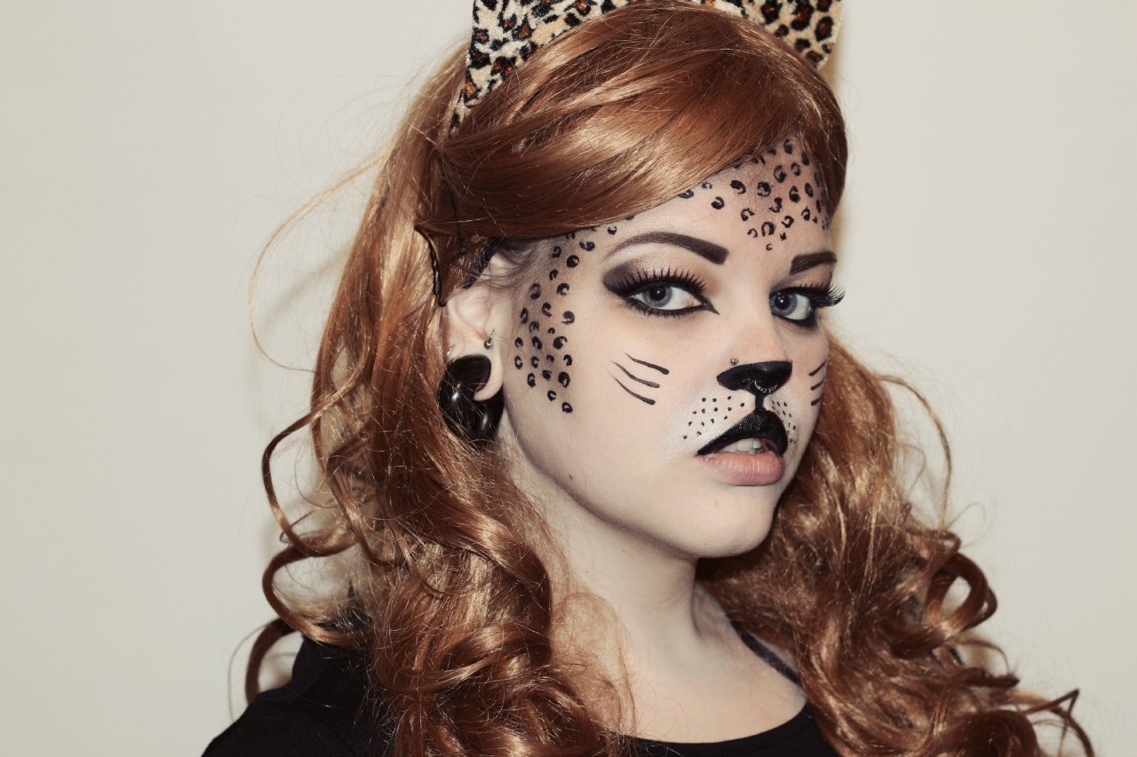 Maquillage d'Halloween léopard original.