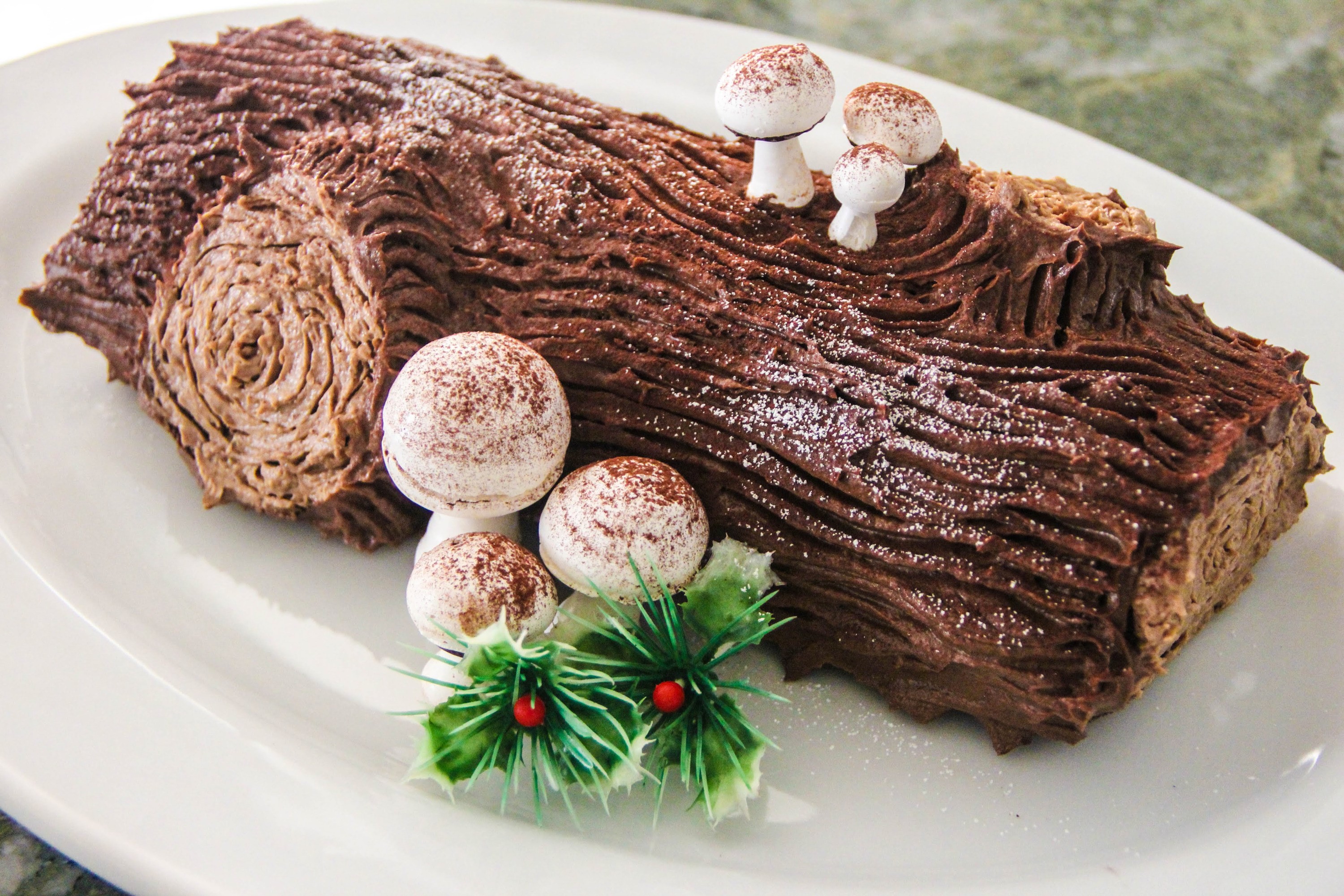Le gâteau à la Bûche de Noël est une tradition française de Noël qui remonte au 19ème siècle.