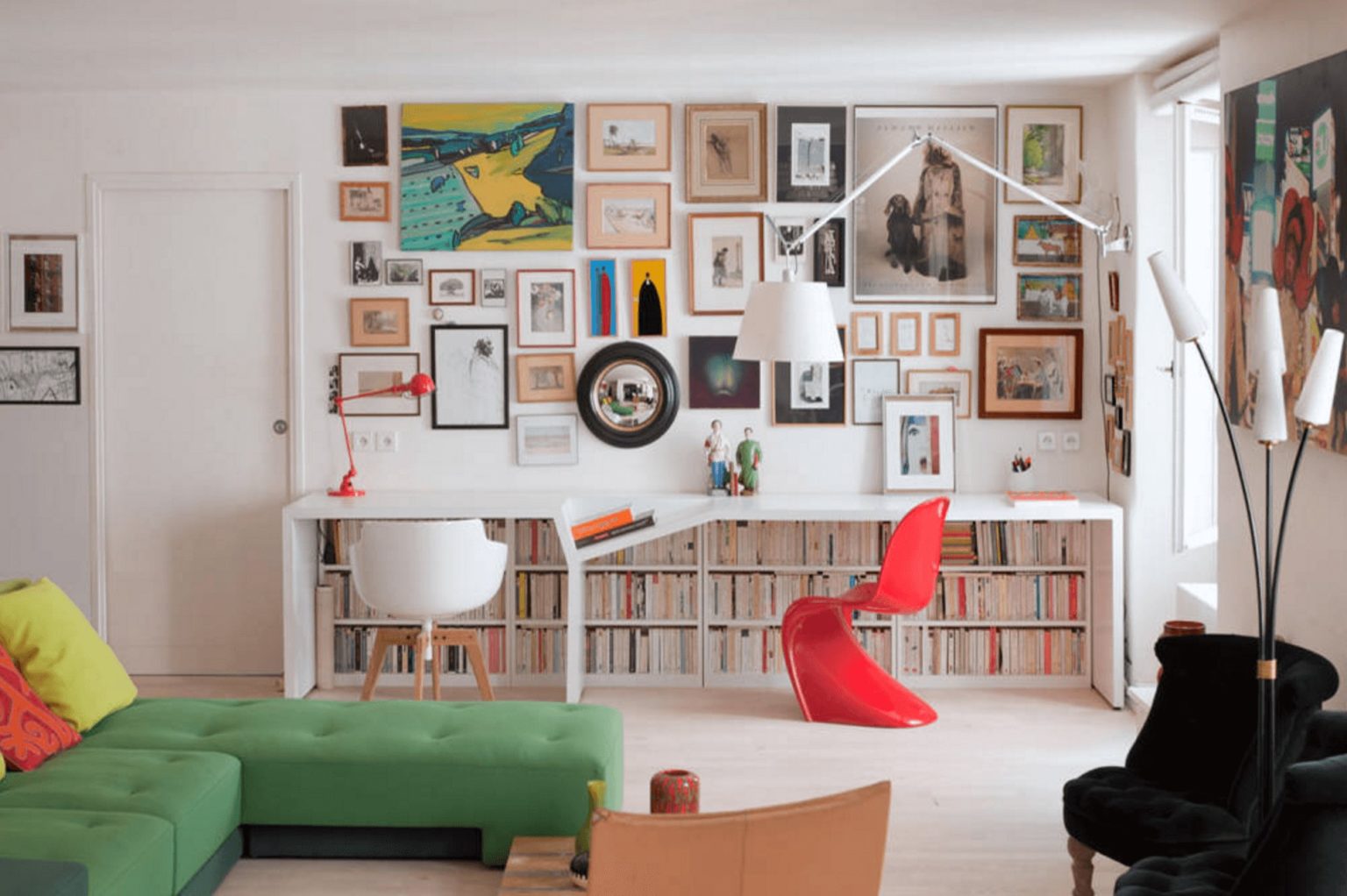 Comment faire de la place pour un bureau dans le salon: 10 conseils