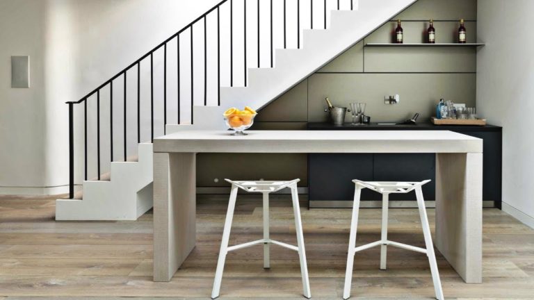 55 idées étonnantes et pratiques pour votre cuisine sous l'escalier ...