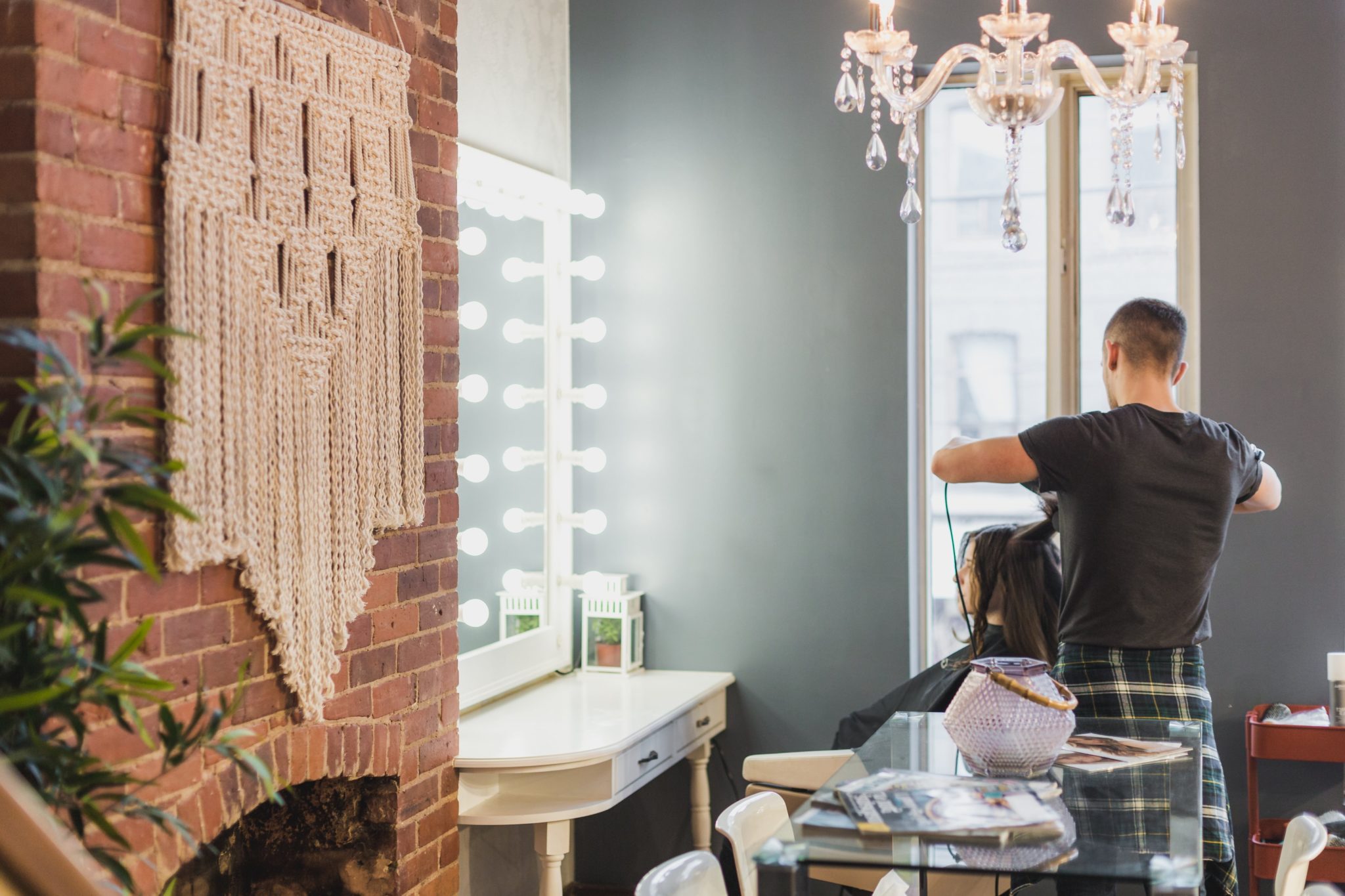 Mobilier coiffure - 7 astuces utiles pour décorer votre salon ...