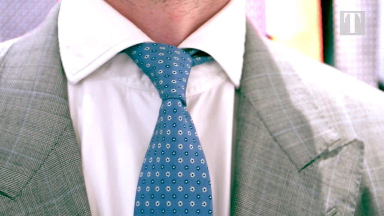 Noeud de cravate facile à réaliser.