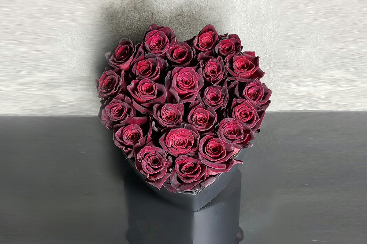 Boîte de roses en forme de coeur.