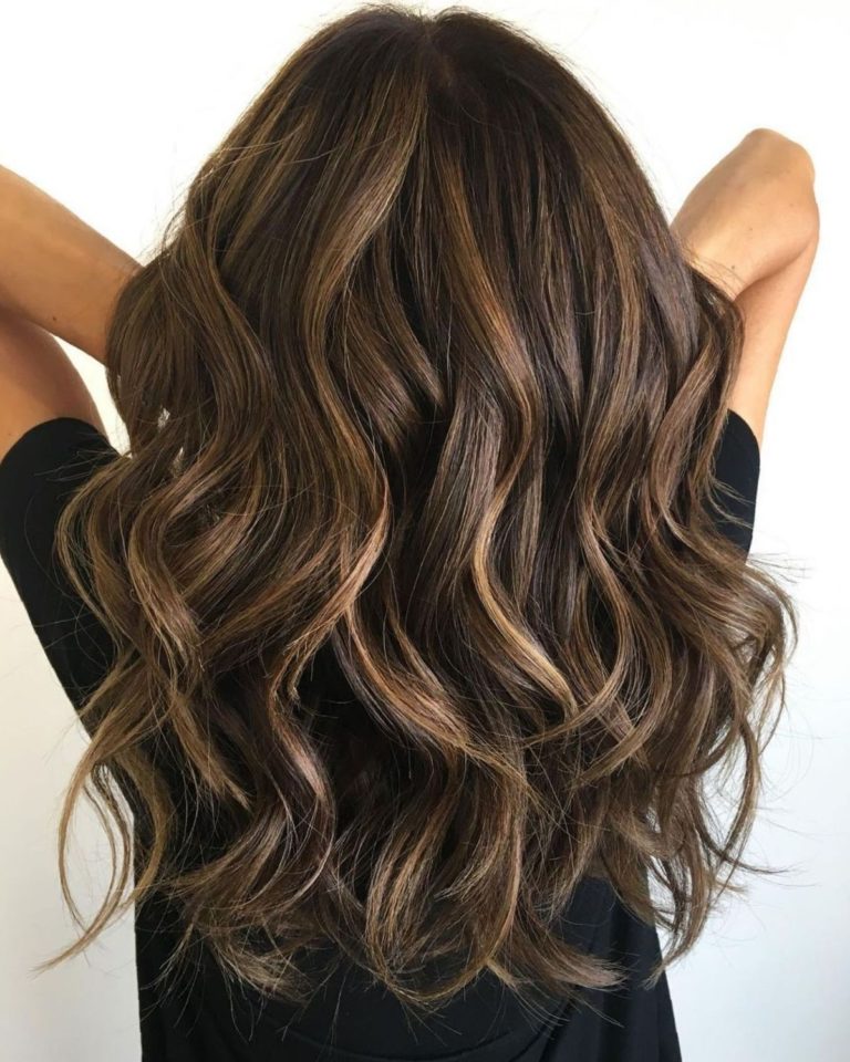 Comment choisir la meilleure coupe pour les cheveux ondulés