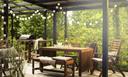 Idée pour une tente en bois pour le jardin avec barbecue et mobilier Ikea