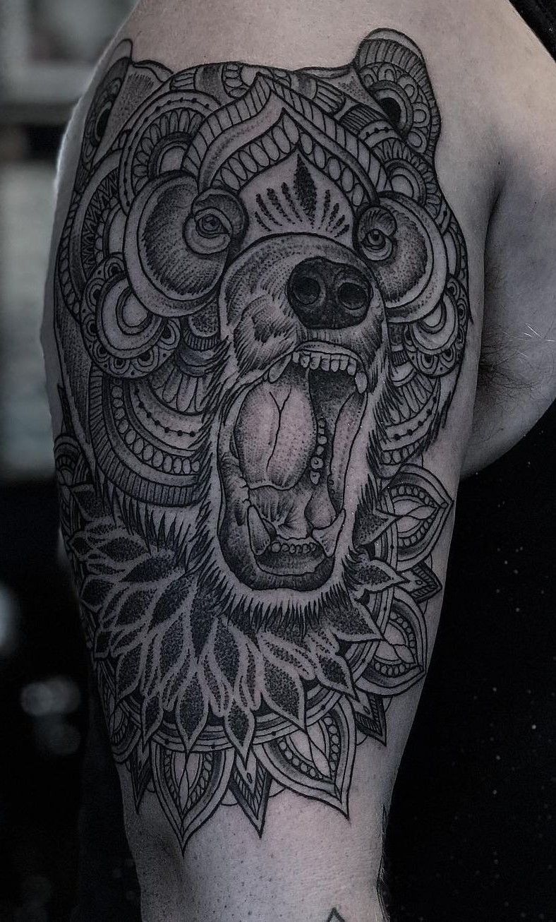 Le tatouage ours est également un symbole de domination et de courage.