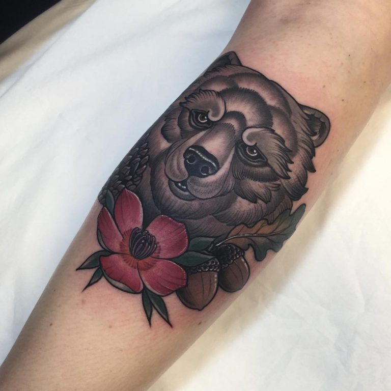 Tatouage Ours Femme