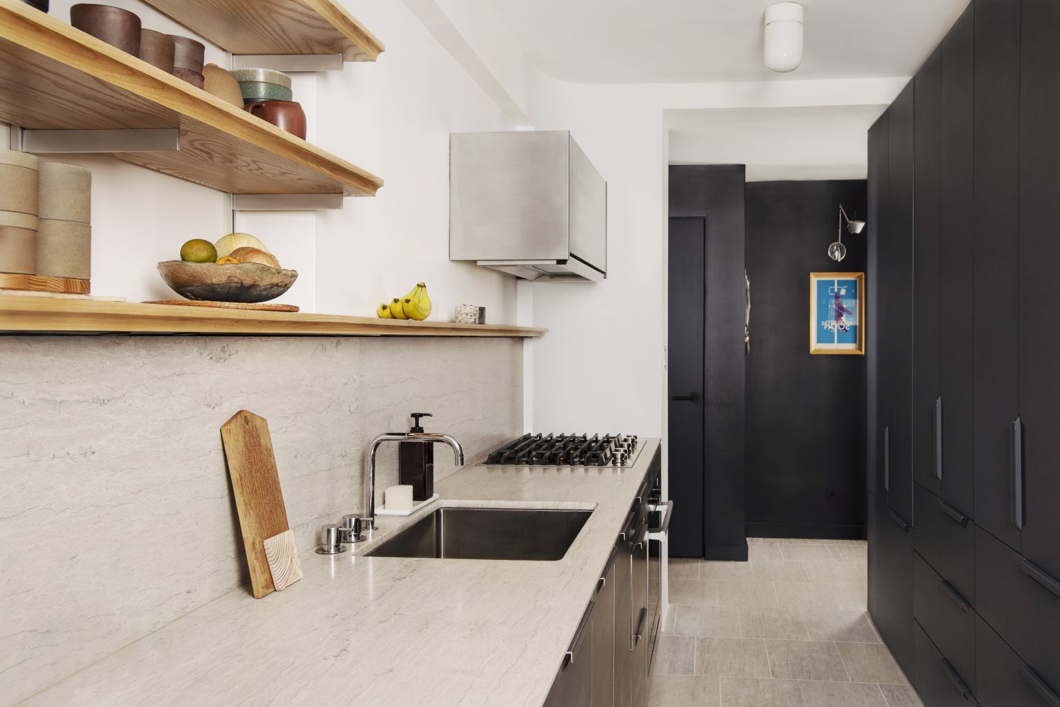 Cuisine en gris anthracite et bois et conseils pour la réaliser