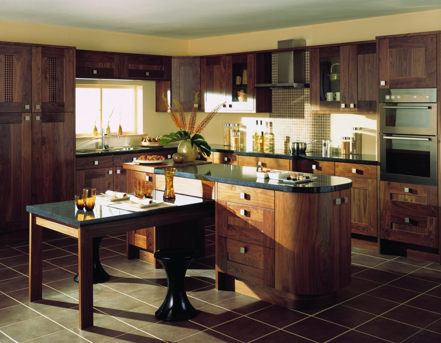 Cuisine en gris anthracite et bois et conseils pour la réaliser