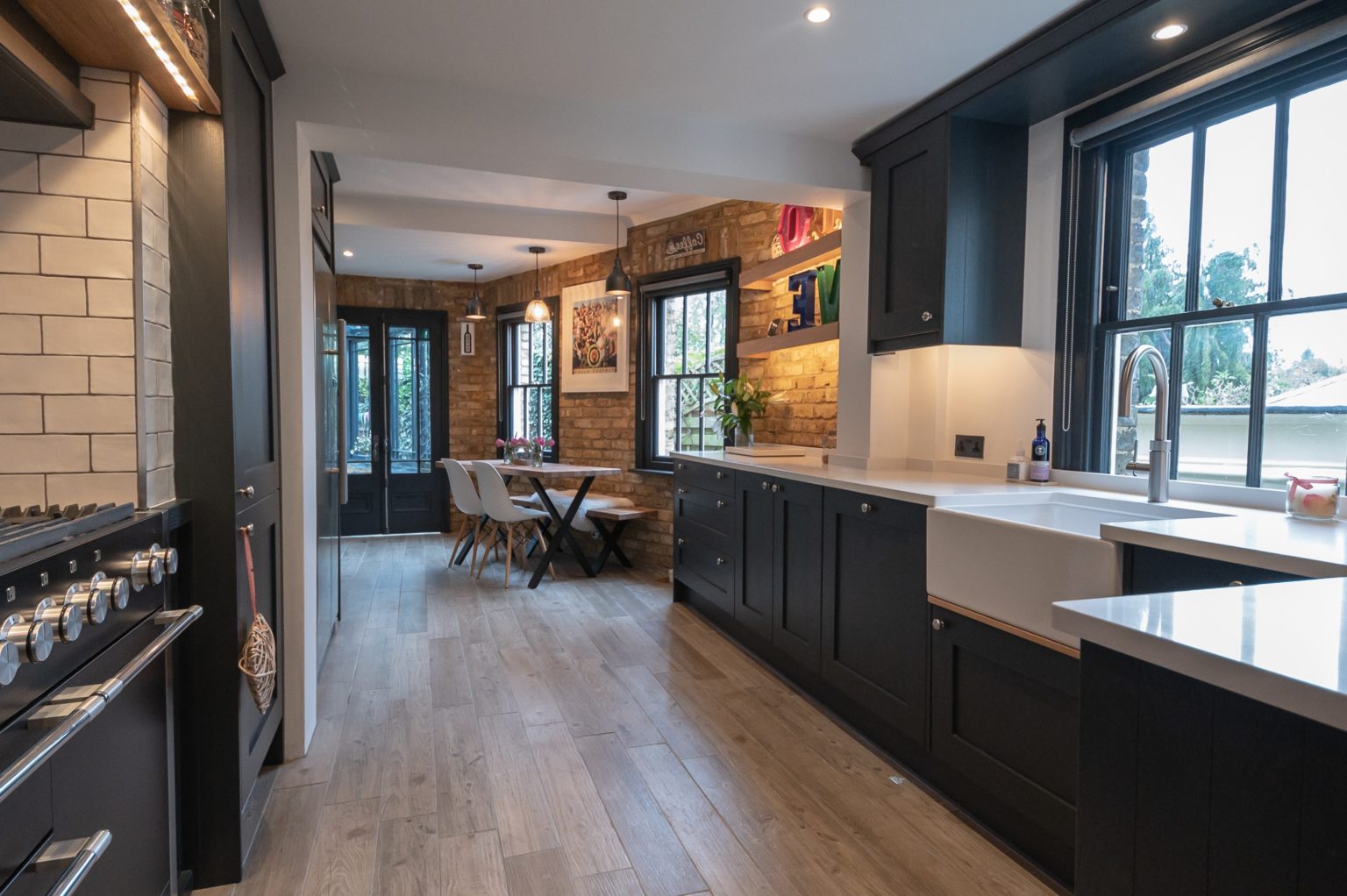 Cuisine en gris anthracite et bois et conseils pour la réaliser