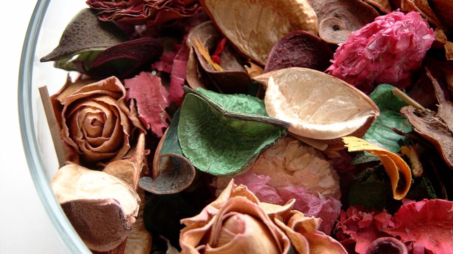 Potpourri fait maison avec seulement quelques ingrédients DIY