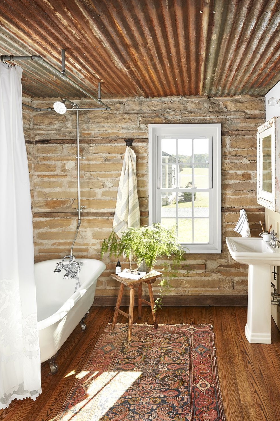 Salle d'eau country chic.