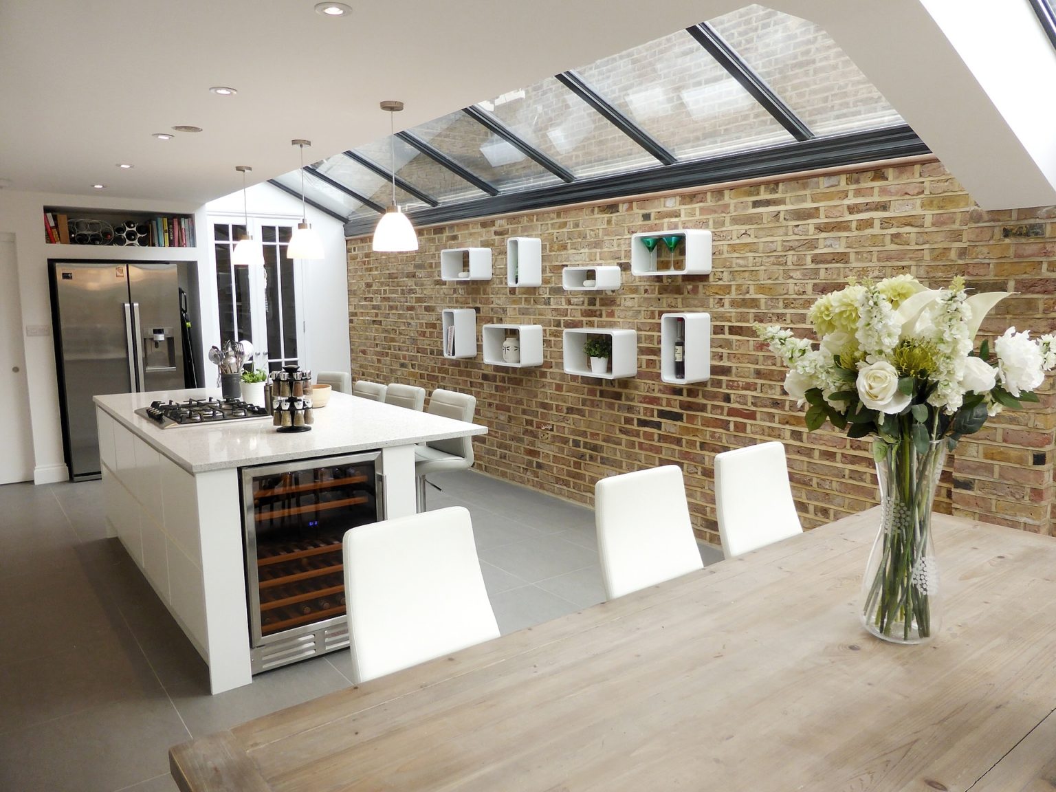 Des idées créatives pour aménager une cuisine semi-ouverte sur salon