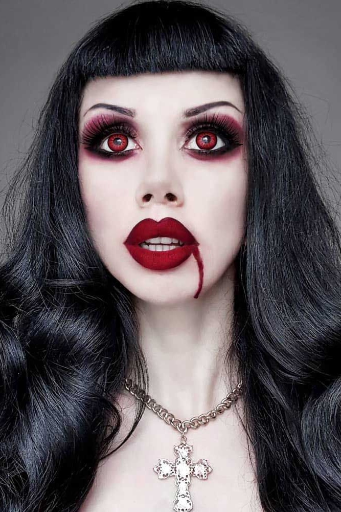 Maquillage vampire pour femme.