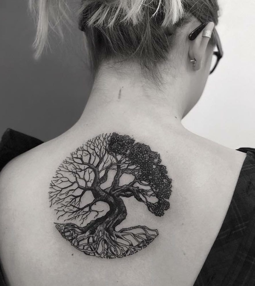 Idée de tatouage arbre mort.