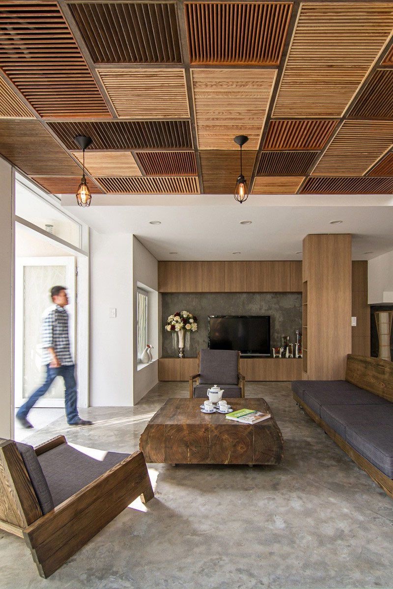 Plafond en bois moderne.