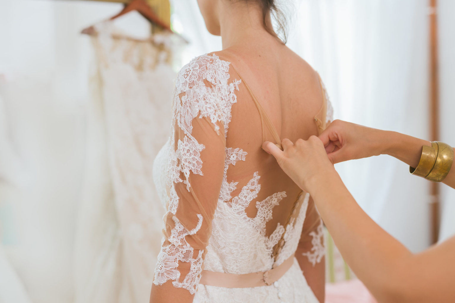 Comment porter une robe de mariée à dos nu? - Mariage - ZENIDEES