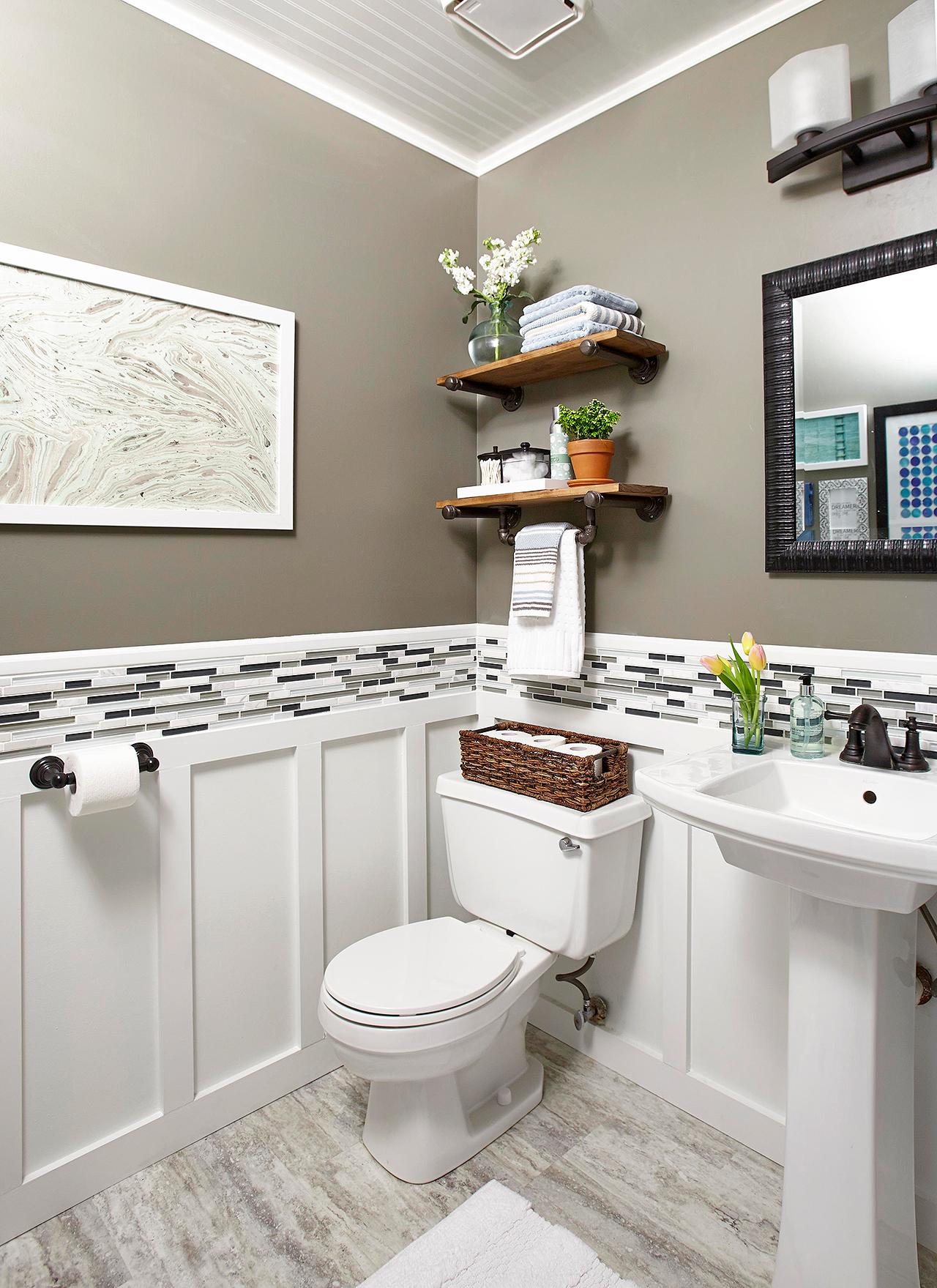 Lisez notre article pour savoir comment réparer les wc bouchés.