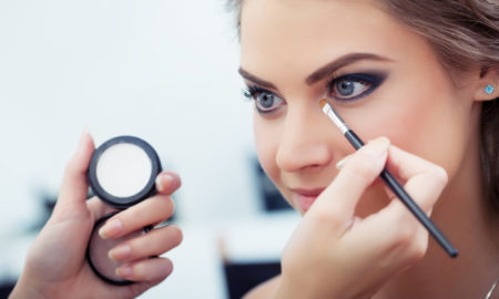 Beauté : quels produits choisir pour un maquillage longue tenue ?