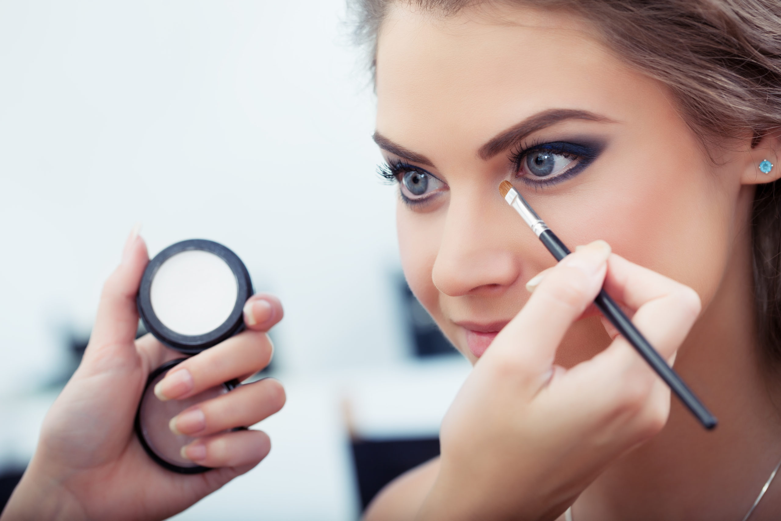 Beauté : quels produits choisir pour un maquillage longue tenue ?